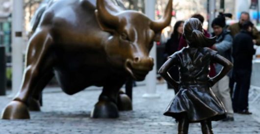 Sculptor adds his two cents to Wall St. art fight with statue of urinating dog at feet of ‘Fearless Girl’ by Howard Portnoy