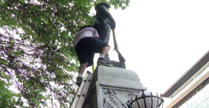 Anarchists desecrate Civil War memorial in Durham, N.C., as police look on impassively