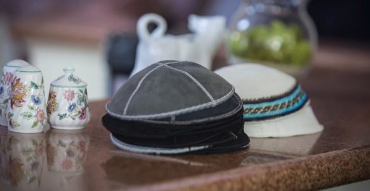 German Jewish men stop wearing yarmulkes due to Muslim attacks