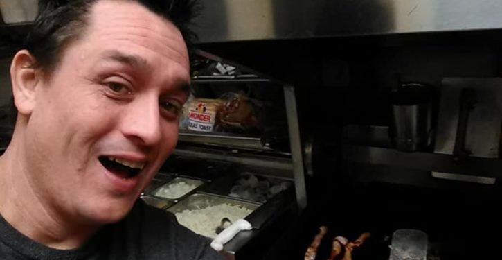 SC: Dude cooks own breakfast at a Waffle House after finding staff all sleeping