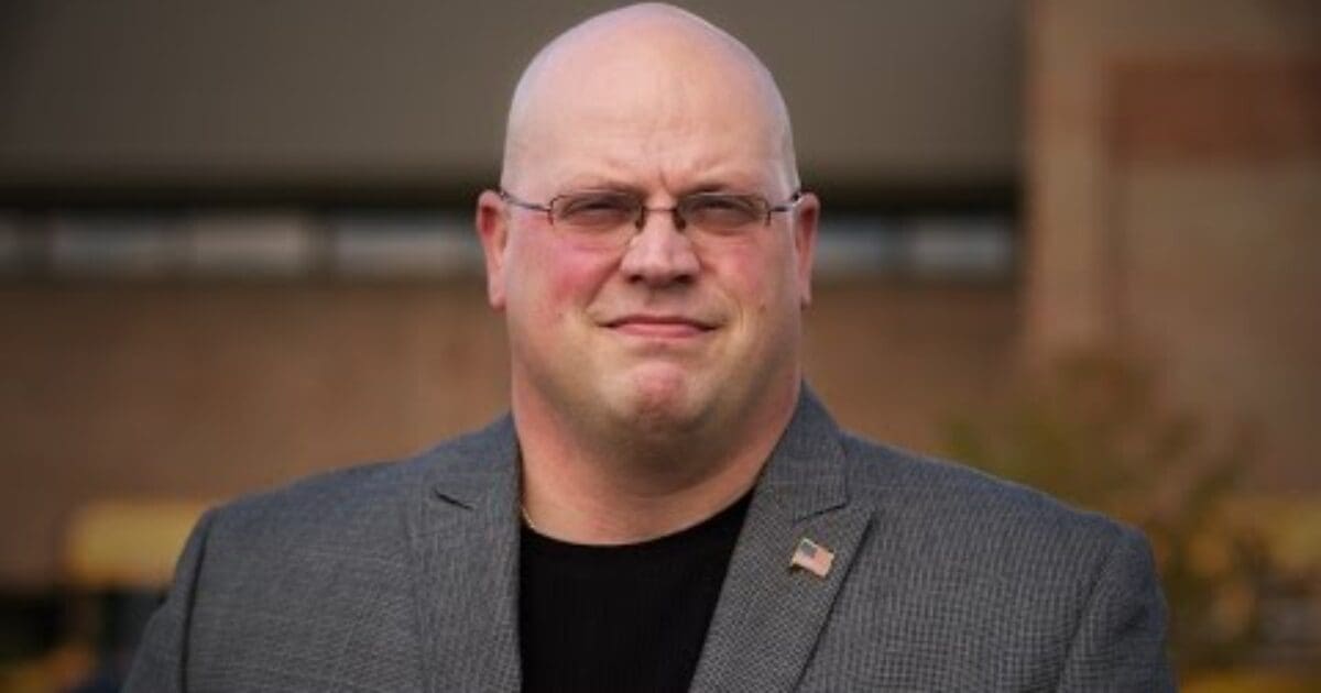 War vet returns home to wage war against teachers union for unlawful