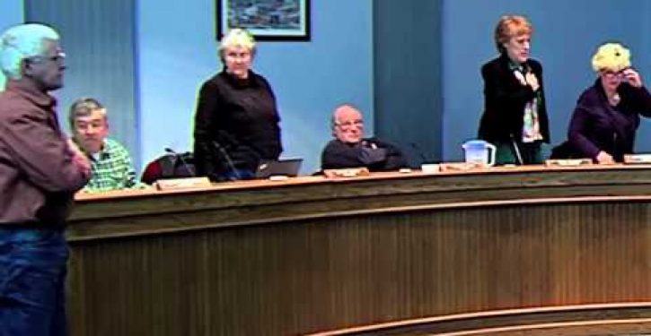 Video: Maine council members refuse to stand for Pledge of Allegiance