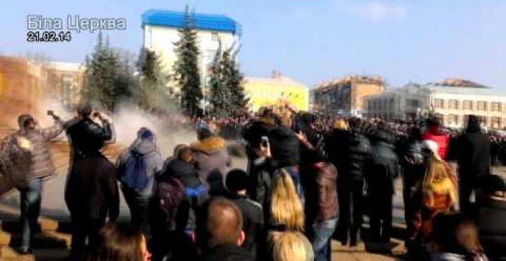 Video: Watch Ukrainians tear down statues of Lenin