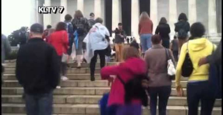 Patriotic Americans fed up with Obama antics storm Lincoln Memorial