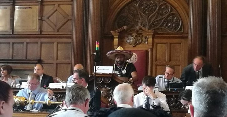 Migrant Lord Mayor of Sheffield, UK bans Trump, declares Mexico Solidarity Day