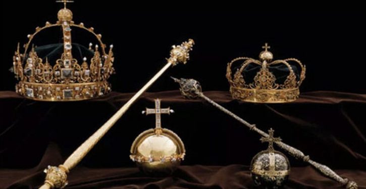 Sweden’s 17th-century crown jewels stolen; suspects flee on motor boat