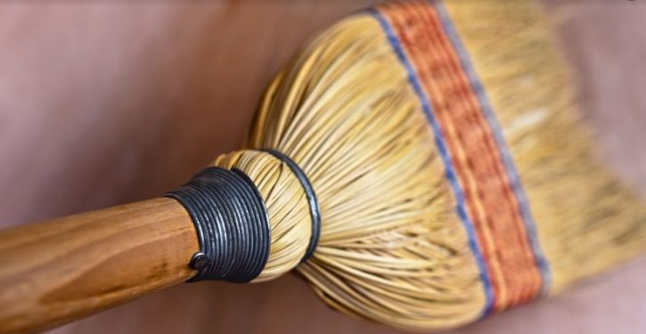 German army used broomsticks instead of rifles during training