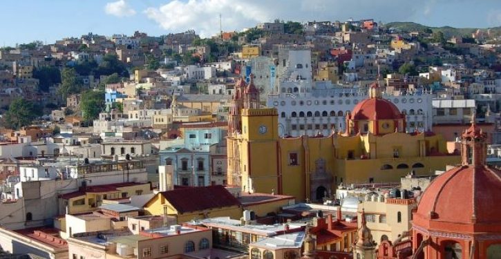 Three shot dead in Mexico City tourist hotspot by ‘mariachi’ gunmen