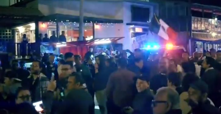 Tijuana: Violent clashes as arriving ‘caravan’ migrants square off against protesting residents