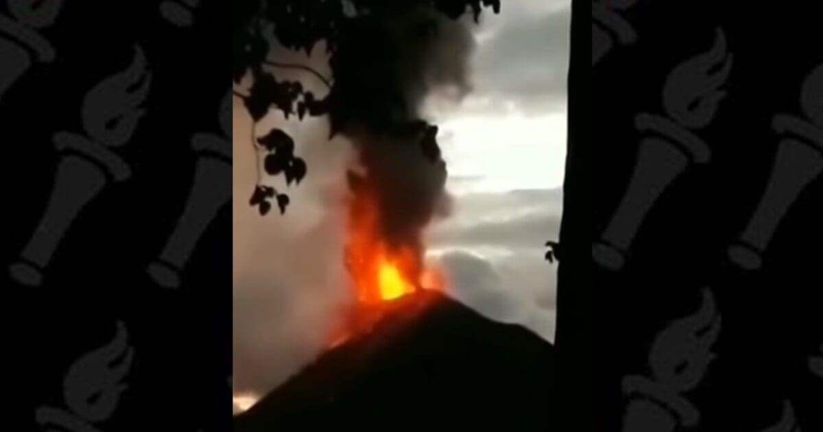 Stealth tsunami rocks Indonesias Sunda Strait; death toll over 420  Liberty Unyielding