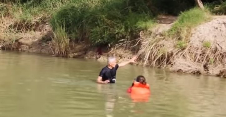 Migrant caravan within a day of unfenced border area in Texas