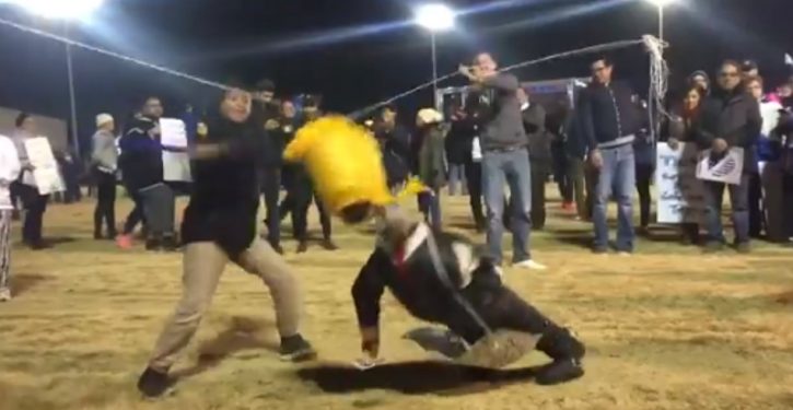 At Beto rally in El Paso, supporters take whacks at Trump pinata