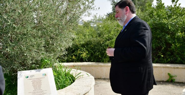 Pittsburgh groups denounce mayor’s trip to Israel after synagogue massacre