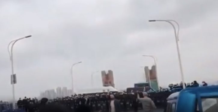 China: Violent clashes reported as people try to flee stricken Hubei province