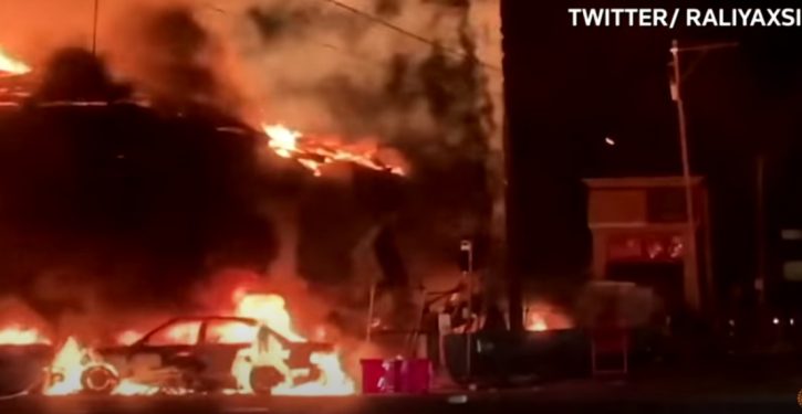 Minneapolis Rioters Vandalize Buildings, Block Traffic After Amir Locke Death