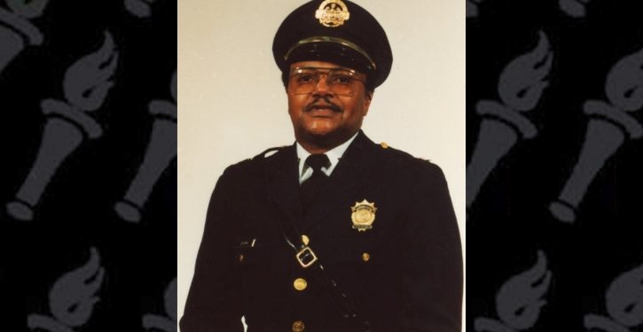 St. Louis: Retired police captain shot dead in looting incident; video streamed on Facebook