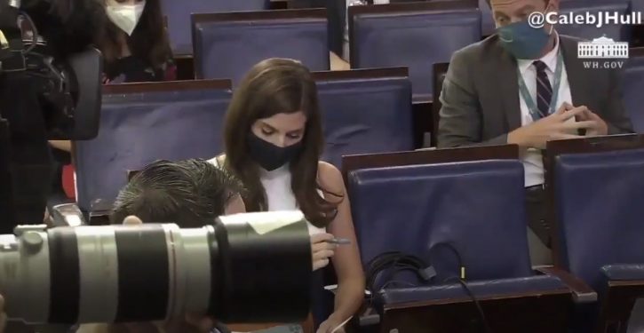 CNN reporter scolds Trump over face mask, then removes hers when she thinks cameras are off