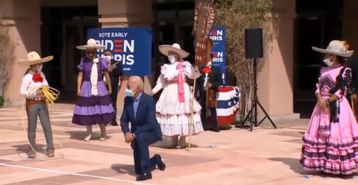 Biden bizarrely kneels during Hispanic campaign event in Arizona
