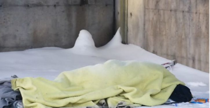 Man freezes to death steps from homeless shelter due to new public health rules