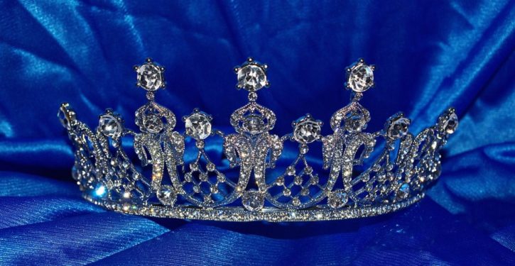 Reigning Mrs. World starts fracas at Mrs. Sri Lanka competition