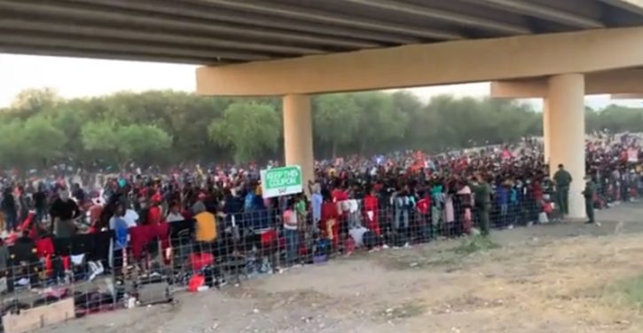 FAA imposes flight restrictions over TX bridge where over 10,000 migrants have taken shelter