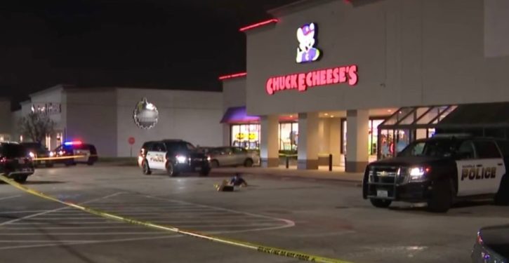 Man Killed Carrying Daughter’s Birthday Cake Into Chuck E. Cheese