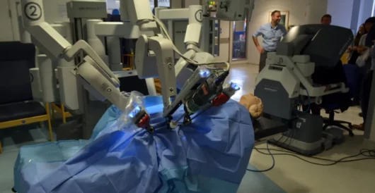 Doctors use surgical robot to carry out incredibly complex spinal surgery by LU Staff