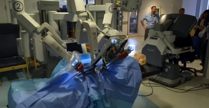 Doctors use surgical robot to carry out incredibly complex spinal surgery