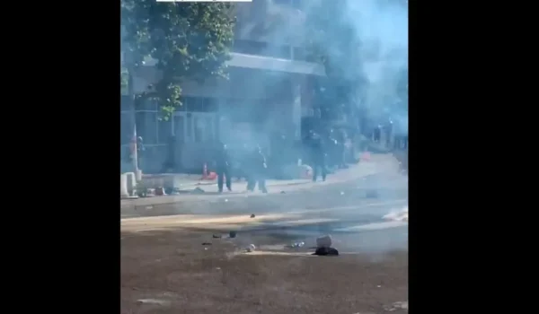 Rioters Storm Oregon ICE Building, Injure Officers by Daily Caller News Foundation