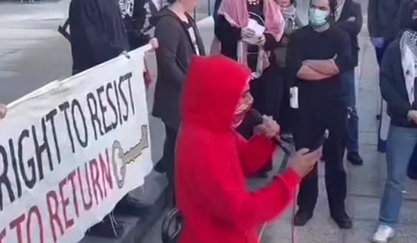 Protesters Cheer For American Troops To Return From Iran War ‘In Caskets’ by Daily Caller News Foundation